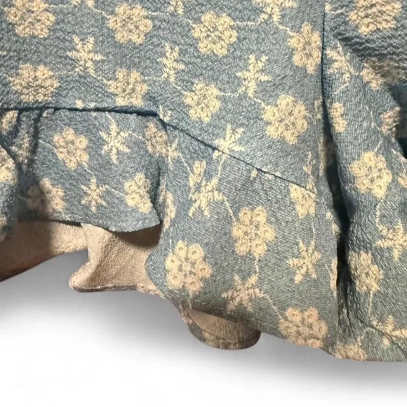 BCBGeneration Light Blue Floral High Waist ruffle Shorts women’s large - Picture 4 of 8